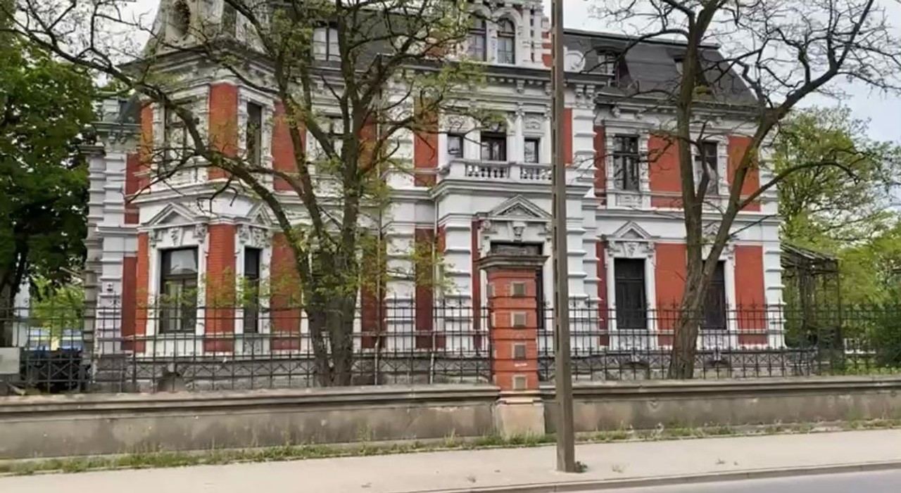 Niepowtarzalny pałacyk w centrum Tomaszowa Mazowieckiego - Widok 2
