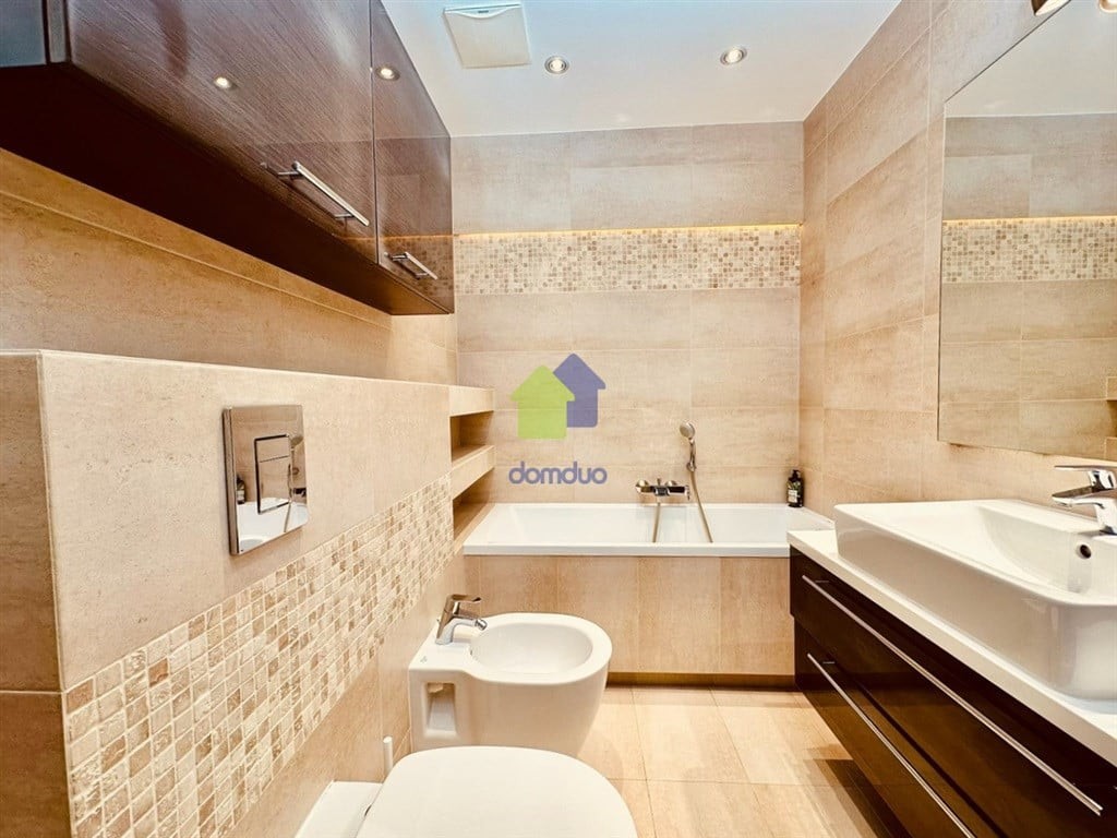 Apartament w centrum/z miejscem postojowym – další