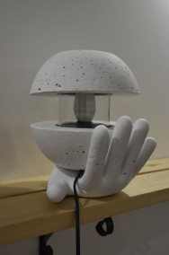 Lampa z surowego pobielonego betonu-2