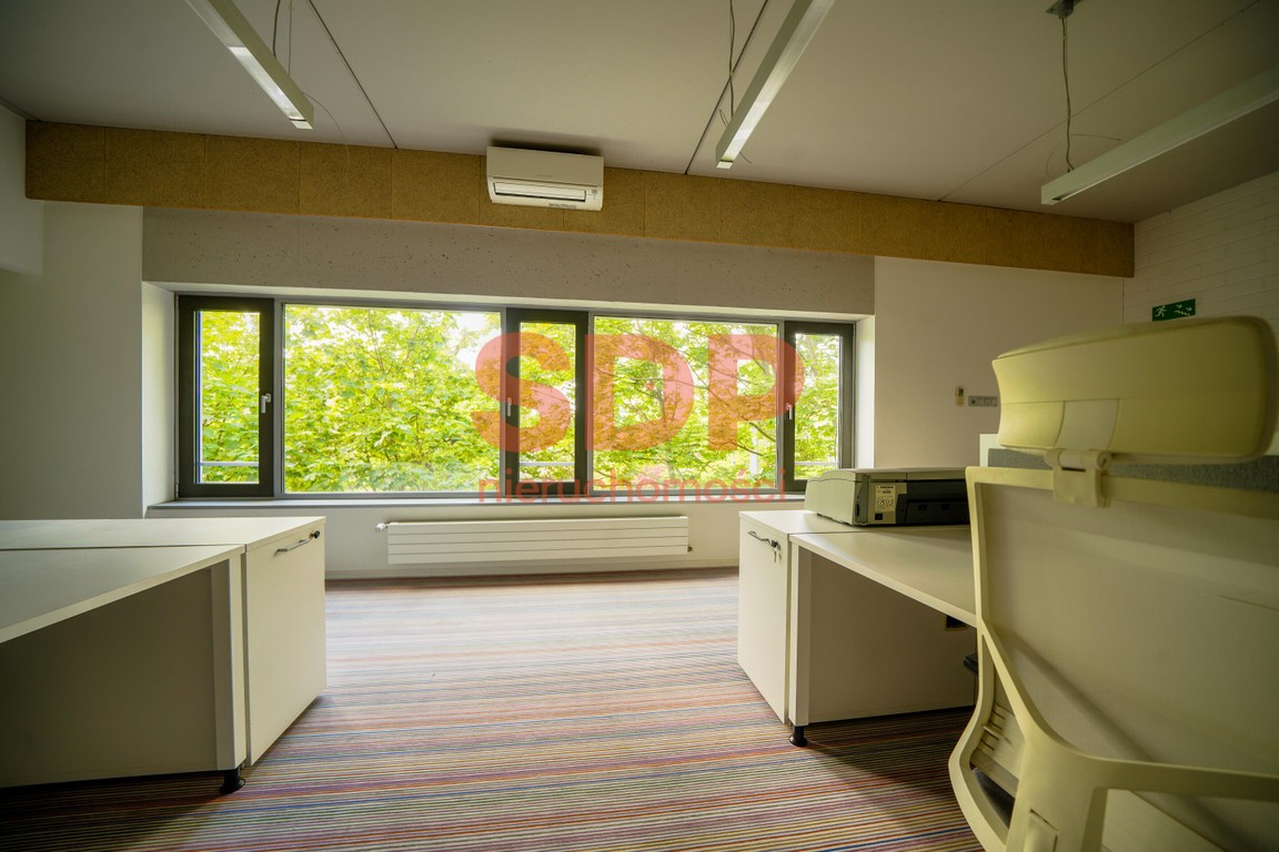 Loftowy lokal biurowy 96,5 m² z antresolą na wynajem – pohled 3