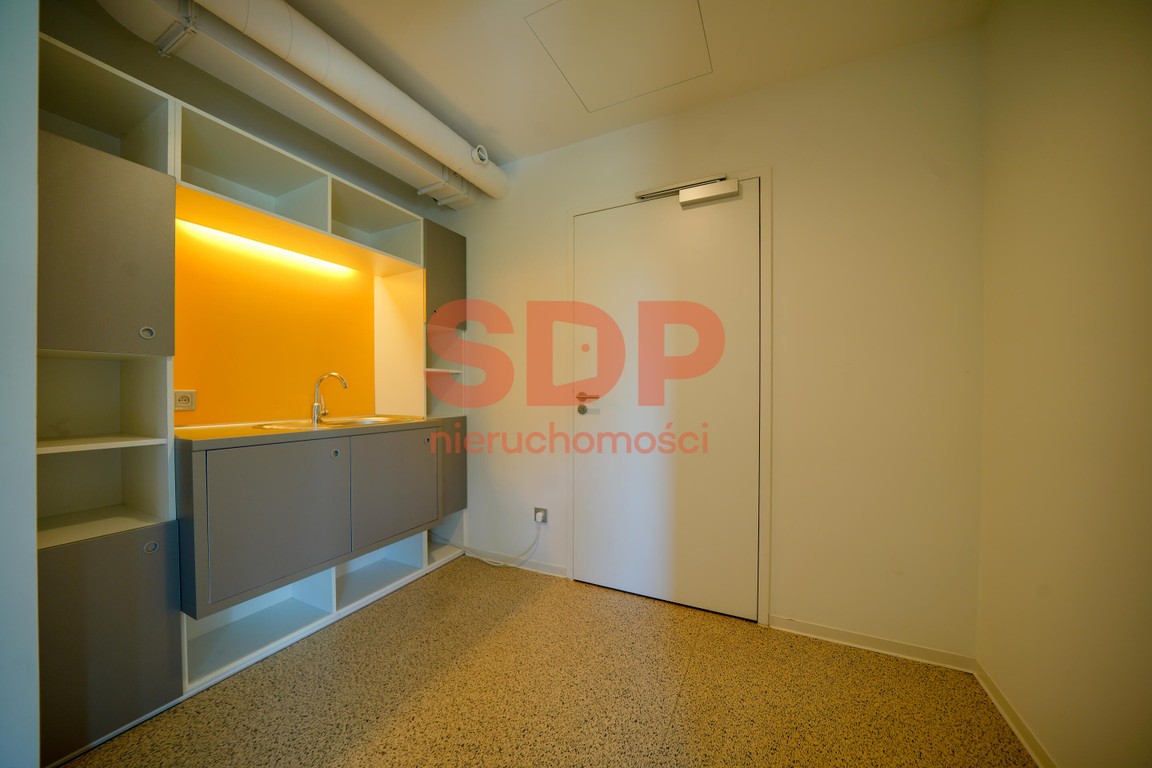 Loftowy lokal biurowy 96,5 m² z antresolą na wynajem – pohled 5