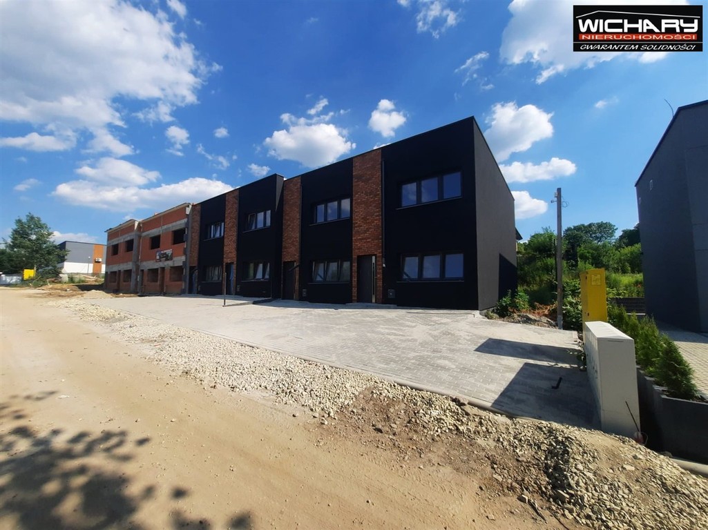 OGRÓD I MIEJSCE POSTOJOWE W CENIE ! - Widok 3