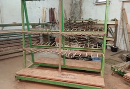 Wózek produkcyjny do elementów pionowych drewnianych