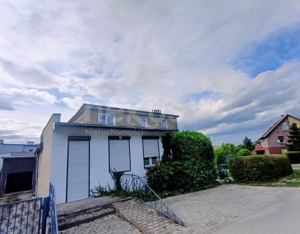 Dom 200 m² z częścią komercyjną – dla inwestora - Widok 2