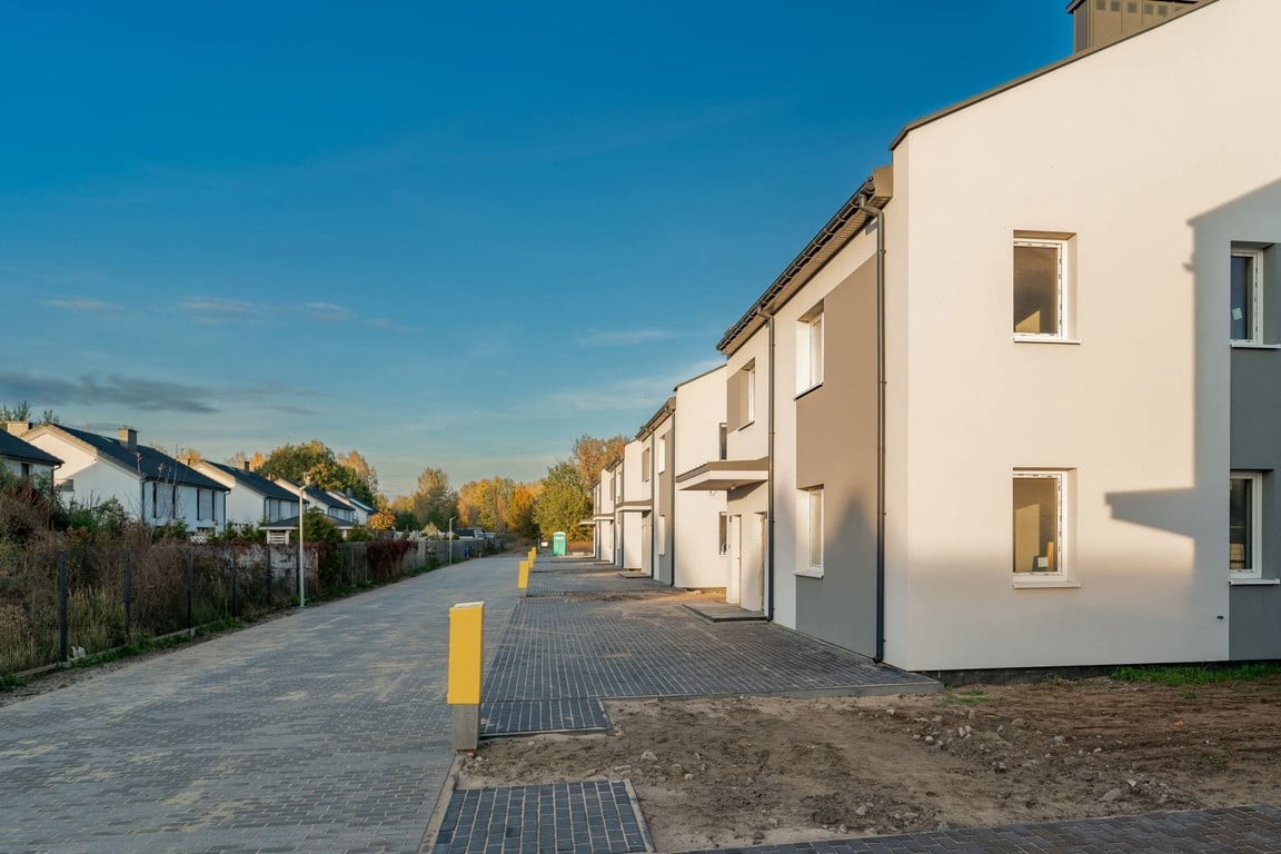 BEZPOŚREDNIO nowoczesny lokal 85 m² z ogrodem! - More