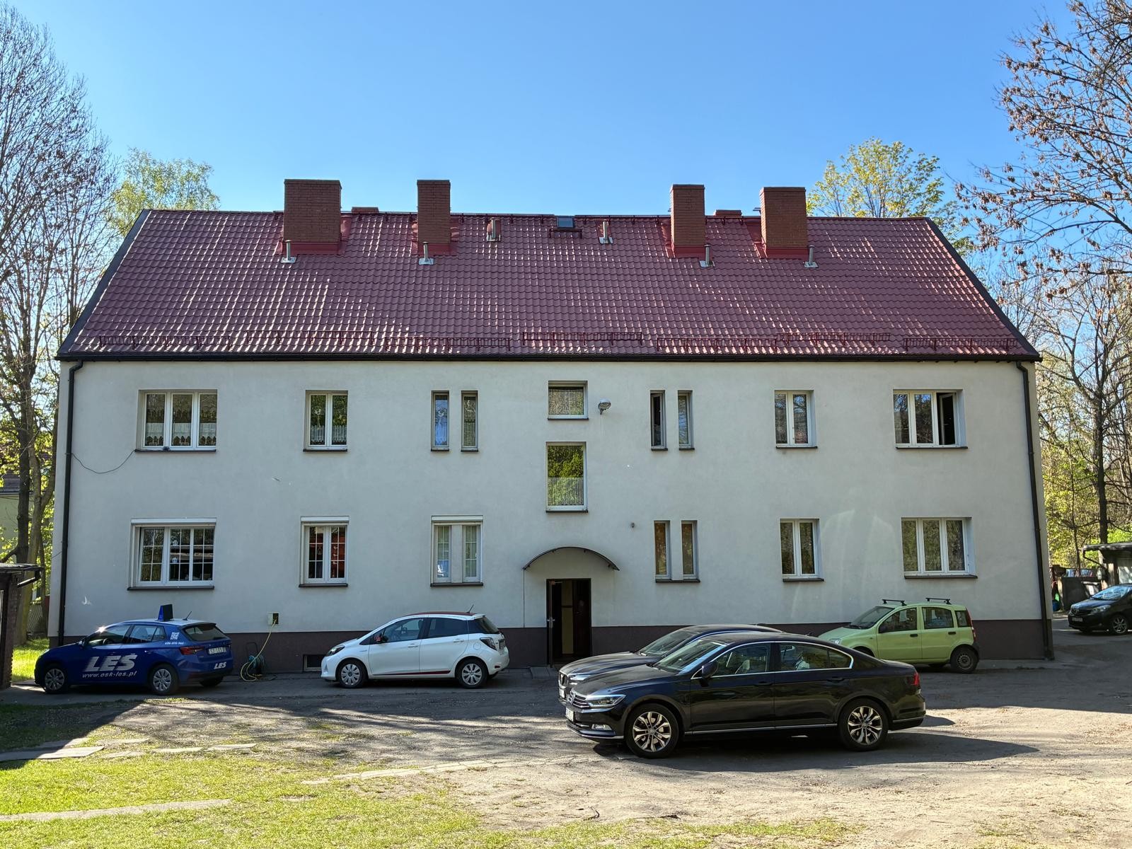 Wirek - przestronne i wysokie mieszkanie w kameralnej kamienicy z podwórkiem 98,23 m2