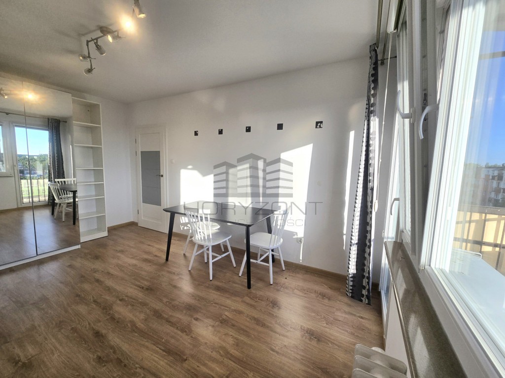 BŁONIE, M-4, blok IVp, balkon, nowa instalacja el. - Widok 2