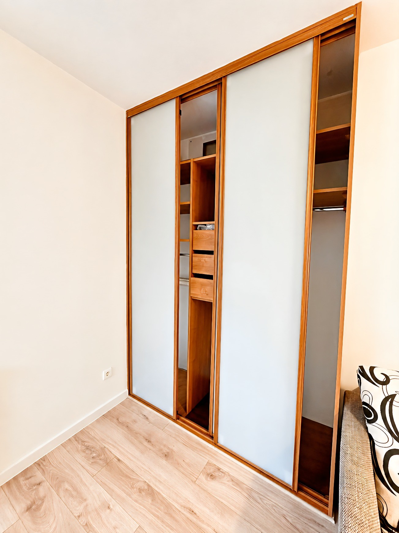 Jasne 2 pokoje z dużym balkonem w zieleni, 51 m² bezpośrednio - Więcej