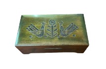Drewniane pudełko z ludowym ornamentem