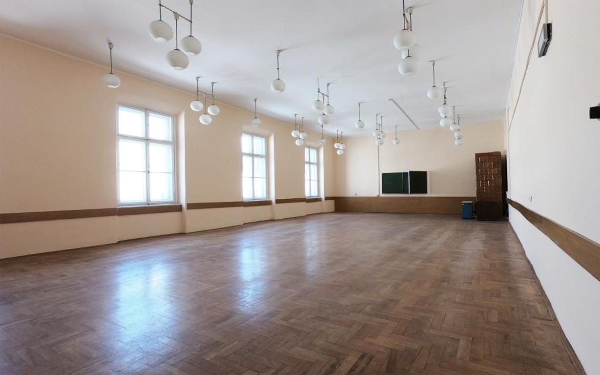 Piętro w zabytkowej kamienicy | Stare Miasto – pohled 2
