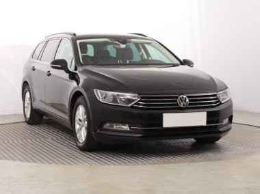 Volkswagen Passat B8 , Automat, Navi, Klimatronic, Tempomat, Parktronic,-1