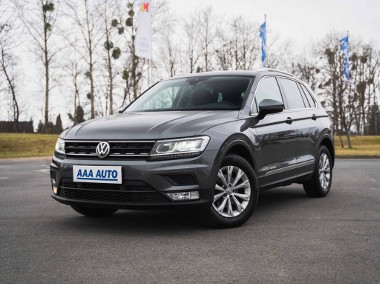 Volkswagen Tiguan , Salon Polska, DSG, Navi, Klimatronic, Tempomat, Parktronic-1