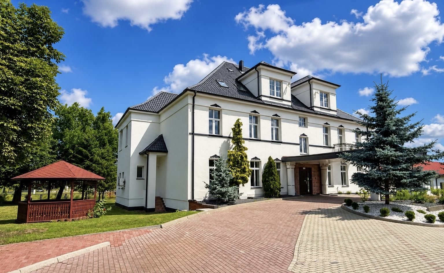 hotel na sprzedaż