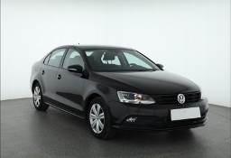 Volkswagen Jetta VI , Salon Polska, Klima, Tempomat, Parktronic