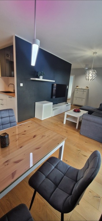 Słoneczny apartament Gdańsk klima deski dębowe