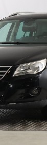 Volkswagen Tiguan , Klimatronic, Tempomat, Parktronic, Podgrzewane siedzienia,-3