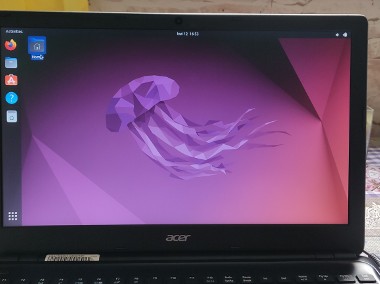 Laptop Acer Aspire E1-572 z zasilaczem, myszą i porządną torbą w zestawie.-1