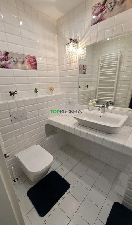 Trzypokojowy dom z ogródkiem i tarasem, metro – další