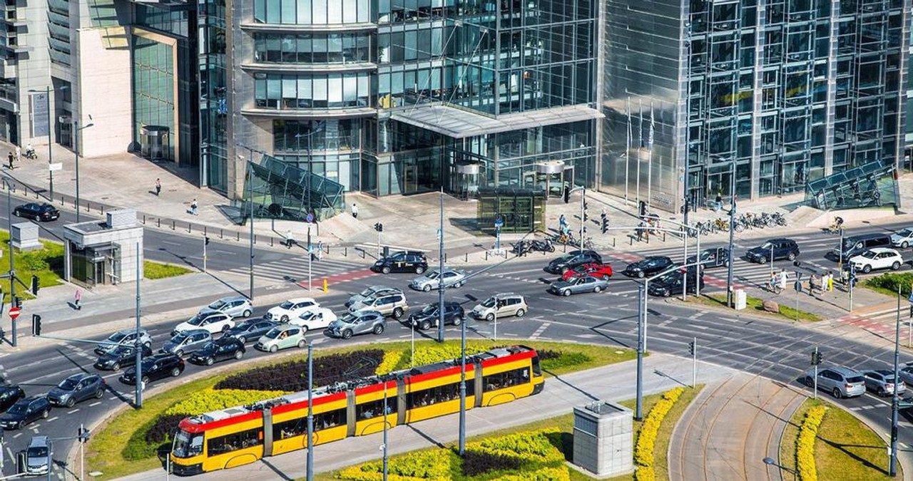 Lokal parterowym w nowoczesnym wieżowcu - Podnajem – pohled 4