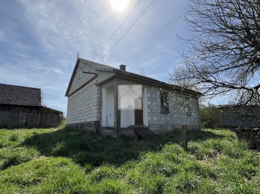 Nieduży dom na wzgórzu w Kramarzówce-1