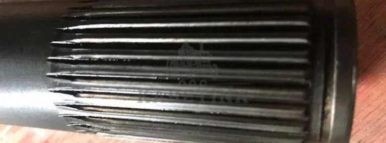 JCB 3CX - PÓŁOŚ MOSTU ~ TYŁ / L= 993 MM FREZY 33-33-1