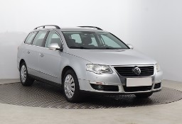 Volkswagen Passat B6 , Klimatronic, Tempomat, Parktronic, Podgrzewane siedzienia,