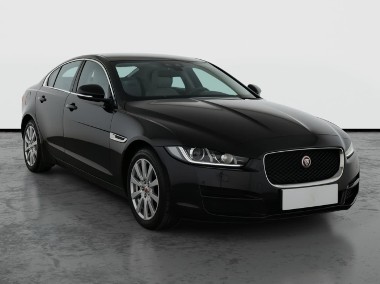 Jaguar XE I , Salon Polska, Serwis ASO, 180 KM, Automat, Skóra, Navi,-1
