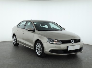 Volkswagen Jetta VI , Salon Polska, Klima, Parktronic, Podgrzewane siedzienia-1