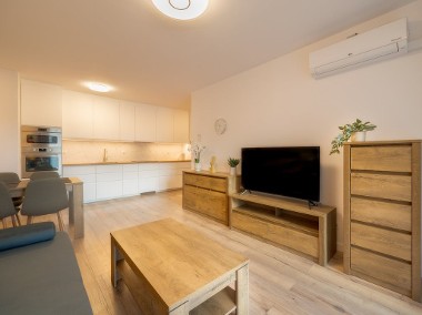 Komfortowe mieszkanie z klimatyzacją i garażem-1