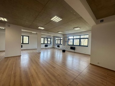 Lokal biurowo-usługowy 200 m2 do wynajęcia-1