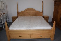 łóżko z litego dębu z nowymi materacami 