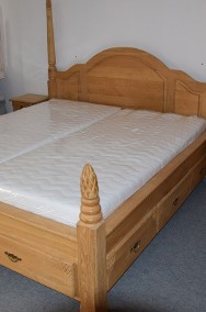 łóżko z litego dębu z nowymi materacami -2