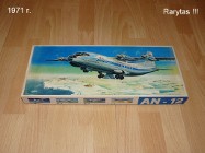 Model Samolotu An-12 , 1:100 -Veb Plasticart Antyk