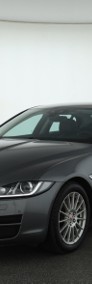 Jaguar XE I , Automat, Skóra, Navi, Xenon, Bi-Xenon, Klimatronic,-3