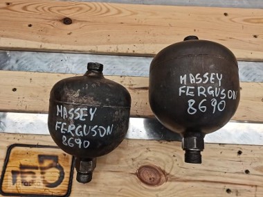 Massey Ferguson 8690 {Akumulator hydrauliczny osi}-1