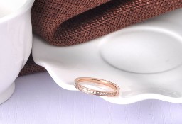 Nowy pierścionek złoty kolor stal szlachetna białe cyrkonie masa perłowa