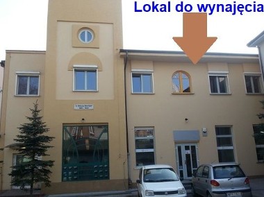 Lokal na biuro, usługi na I piętrze bardzo znanej nieruchomości w centrum Łodzi.-1
