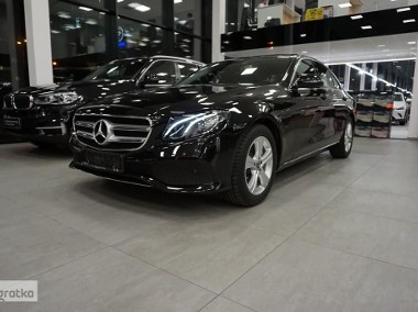 Mercedes-Benz Klasa E W213 200 4MATIC / 4x4 / Avangarde 2x / Szyberdach / LED-1