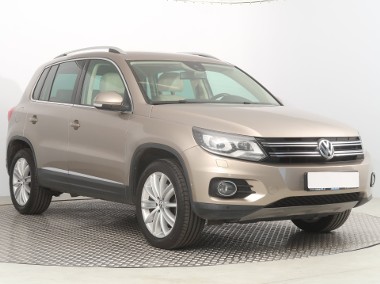 Volkswagen Tiguan , Salon Polska, Serwis ASO, 174 KM, DSG, Skóra, Navi, Xenon,-1