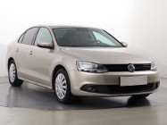 Volkswagen Jetta VI , Klima, Tempomat, Parktronic