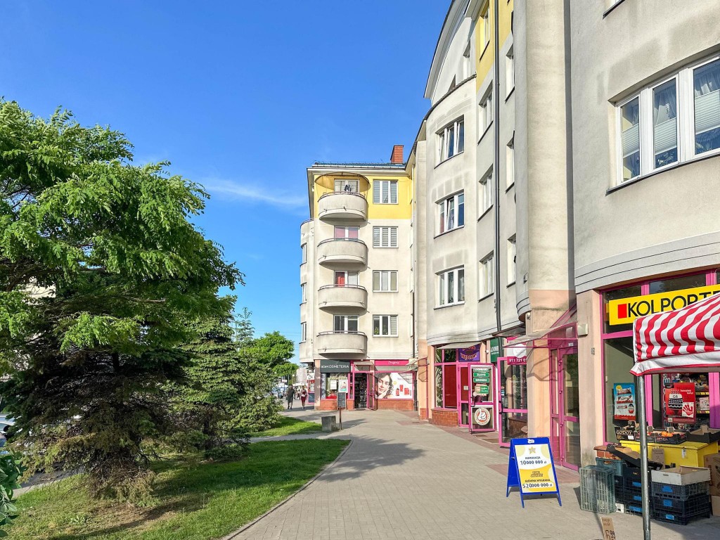 URSUS | Duża witryna | Parter | Wejście z pasażu | Stały ruch pieszy - Widok 3