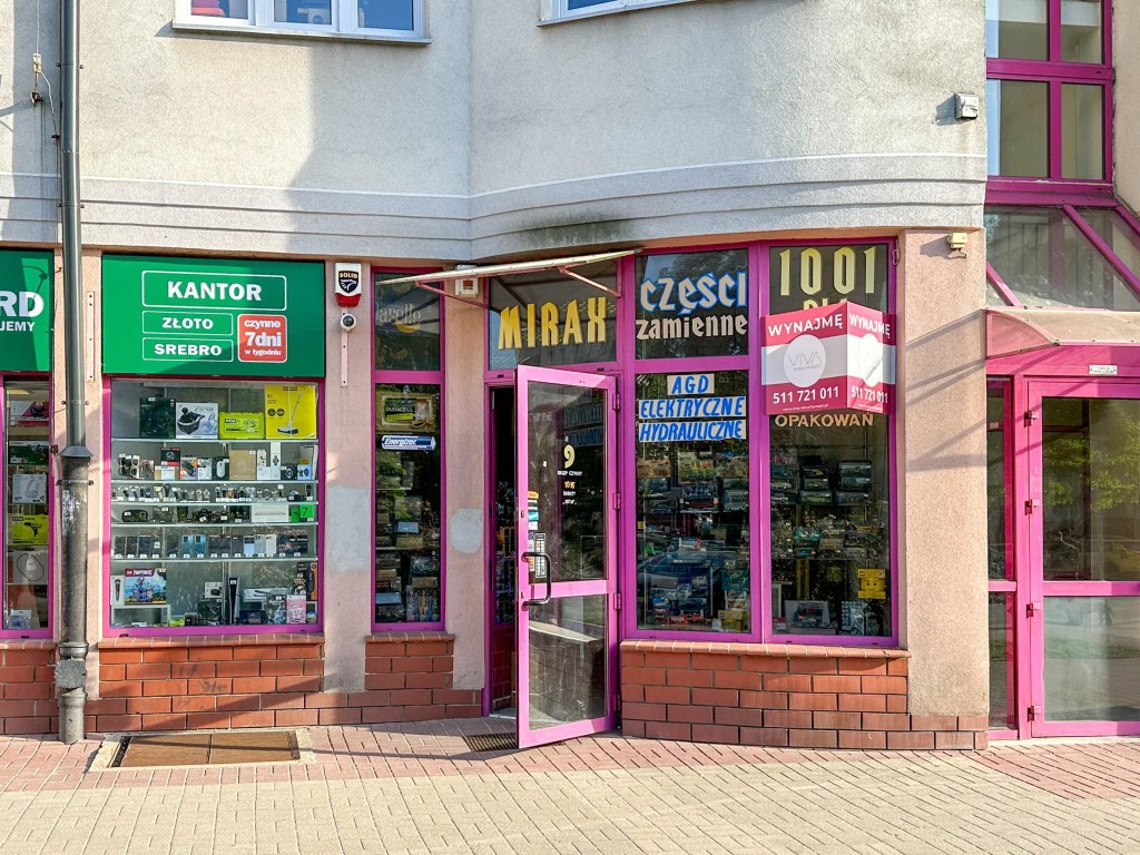 URSUS | Duża witryna | Parter | Wejście z pasażu | Stały ruch pieszy - Widok 4