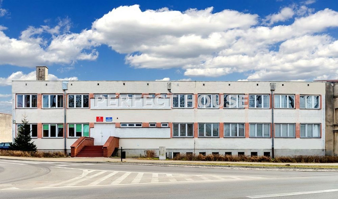Biura z garażami i parkingiem naziemnym - Widok 5