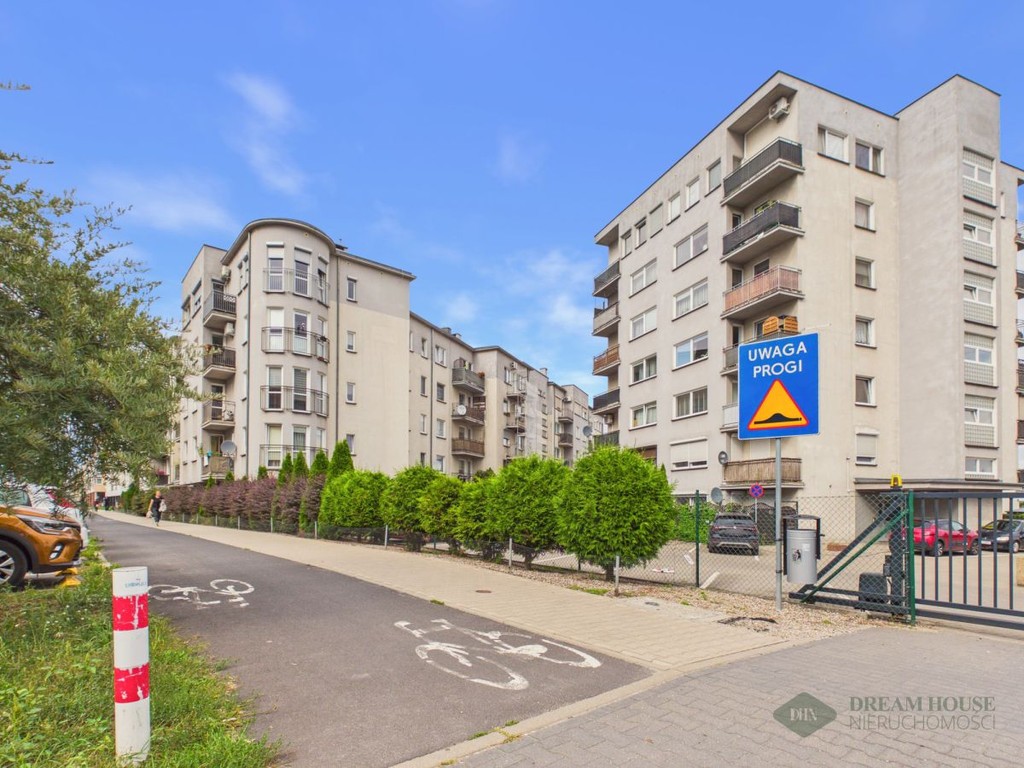 2 pokoje, balkon i własne miejsce postojowe