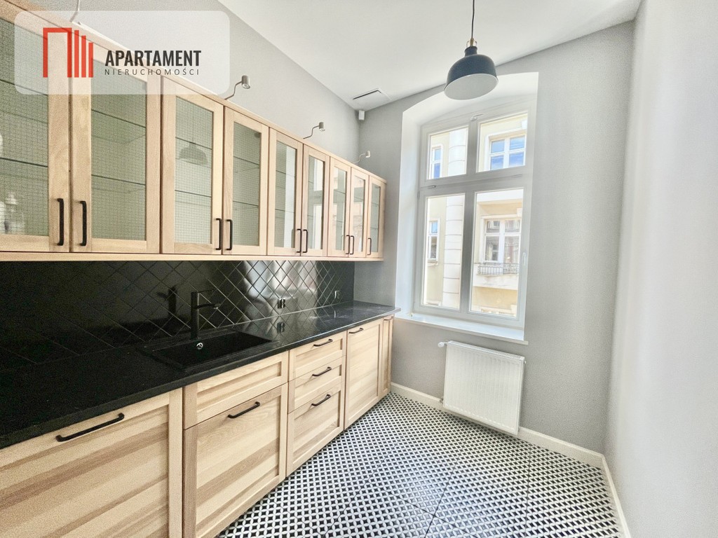 centrum, odrestaurowana kamienica, 1 piętro - Widok 2