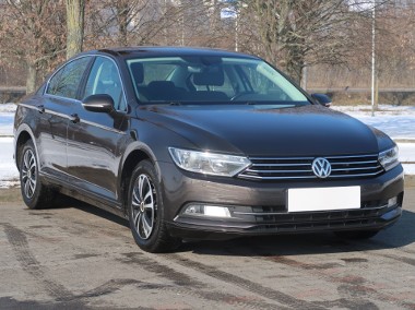 Volkswagen Passat B8 , Salon Polska, Serwis ASO, Klimatronic, Tempomat, Parktronic-1