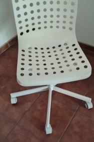 Krzesło na kółkach białe-2