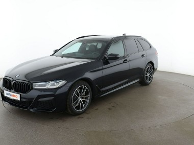 BMW SERIA 5 VII (F90) mHEV xDrive M Sport czujniki panorama kamera podg fotele virtual Har-1