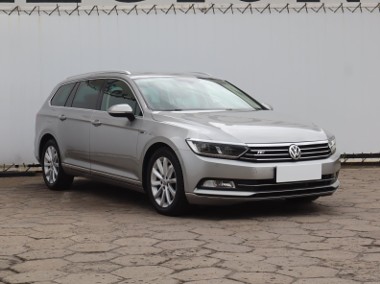 Volkswagen Passat B8 , Skóra, Navi, Klimatronic, Tempomat, Parktronic,-1