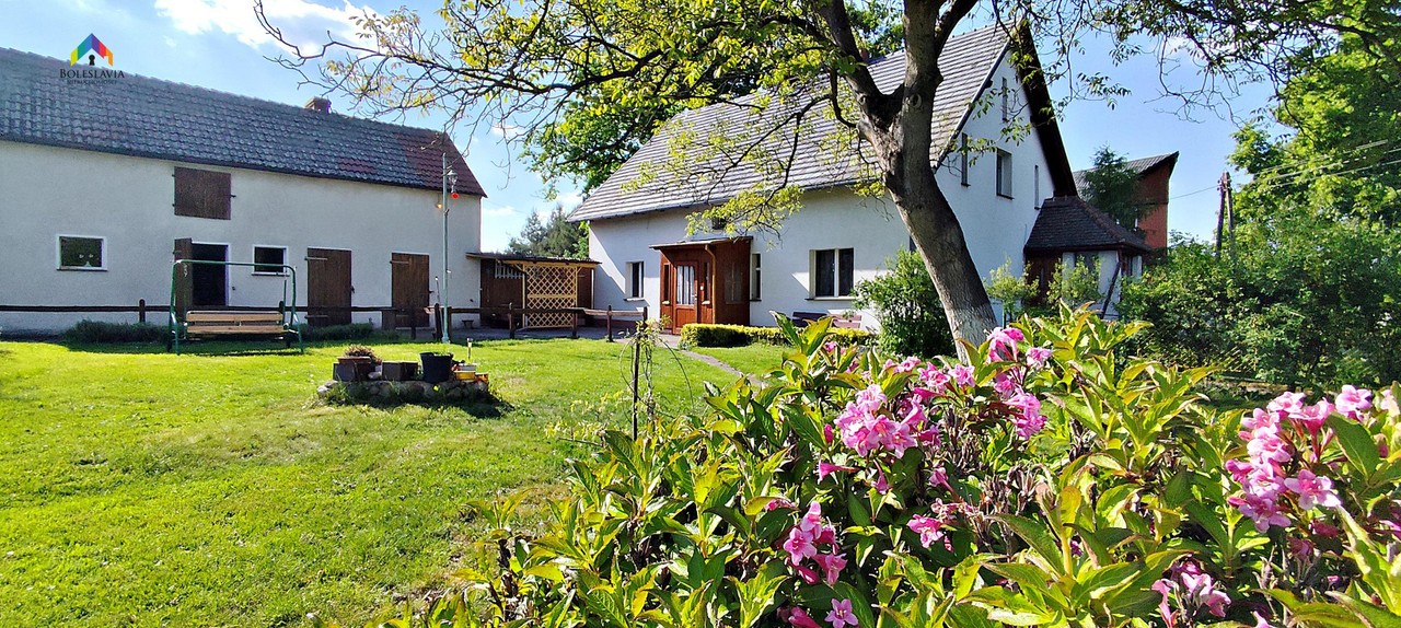 Sielsko-Anielsko" - Dom z zabudowaniami gospodarczymi + 2 garaże, duża działka
